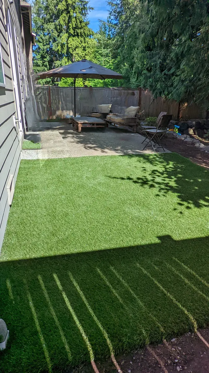 synthetic landscaping grass